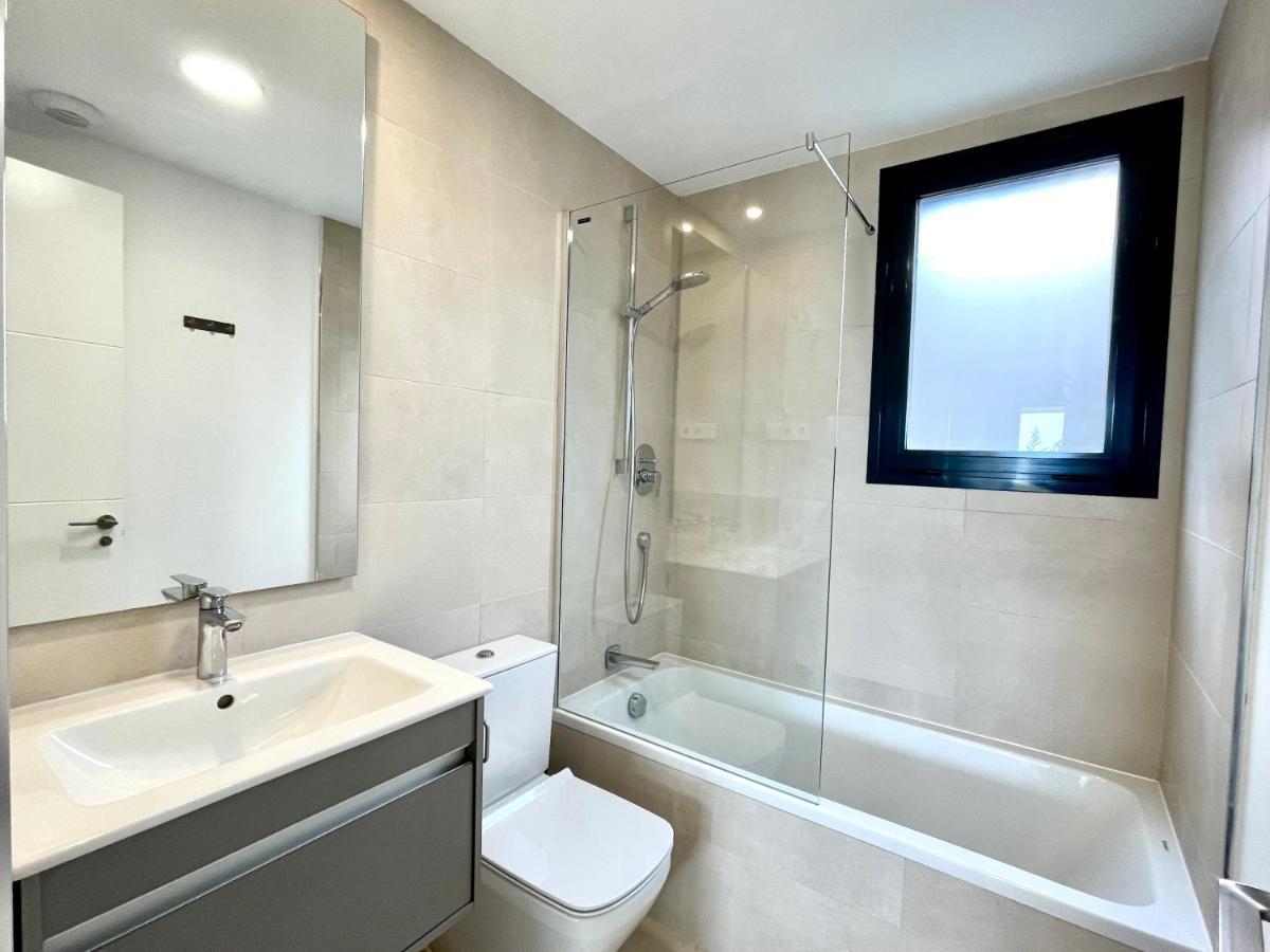 Luxury 3 Bedroom Apartment 300M From The Beach Fuengirola Eksteriør bilde